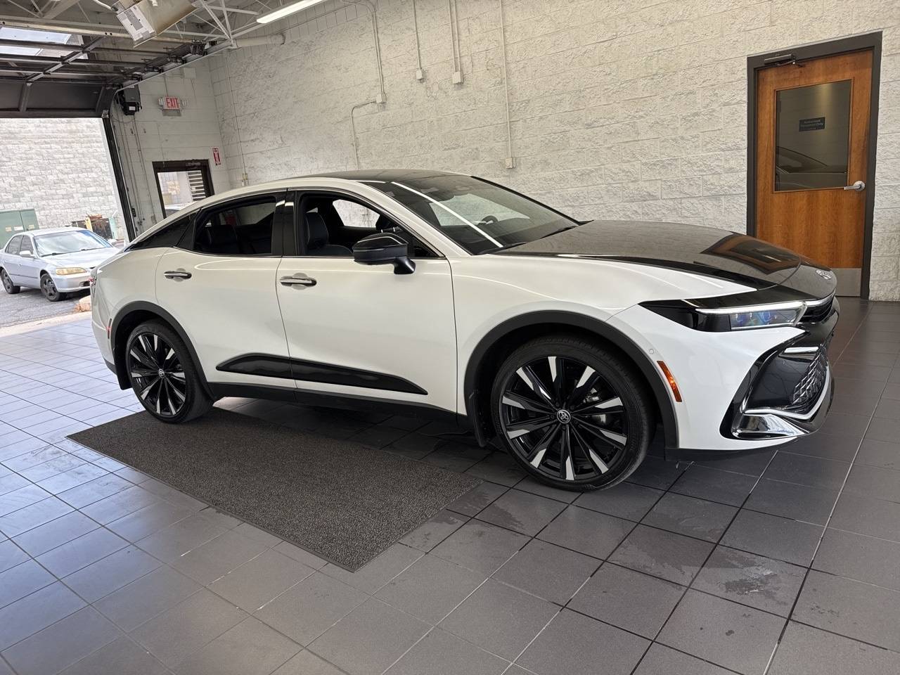 2024 Toyota Crown Platinum — Sedan — 29,518 mi — Springfield, MO