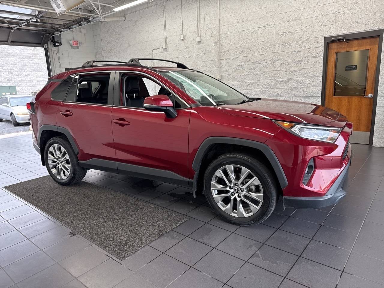 2020 Toyota RAV4 XLE Premium — SUV — 40,290 mi — Springfield, MO