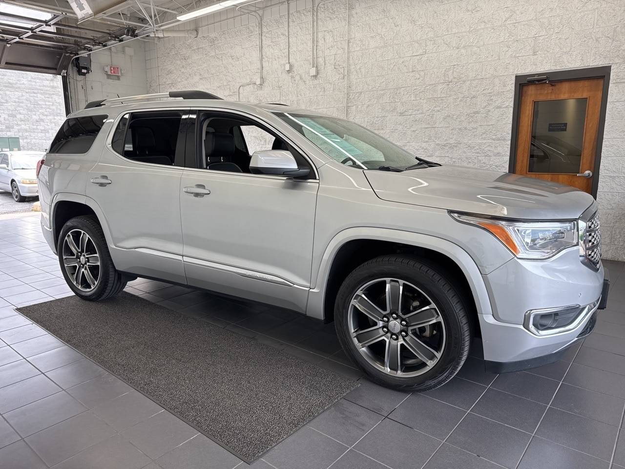 2018 GMC Acadia Denali — SUV — 107,292 mi — Springfield, MO