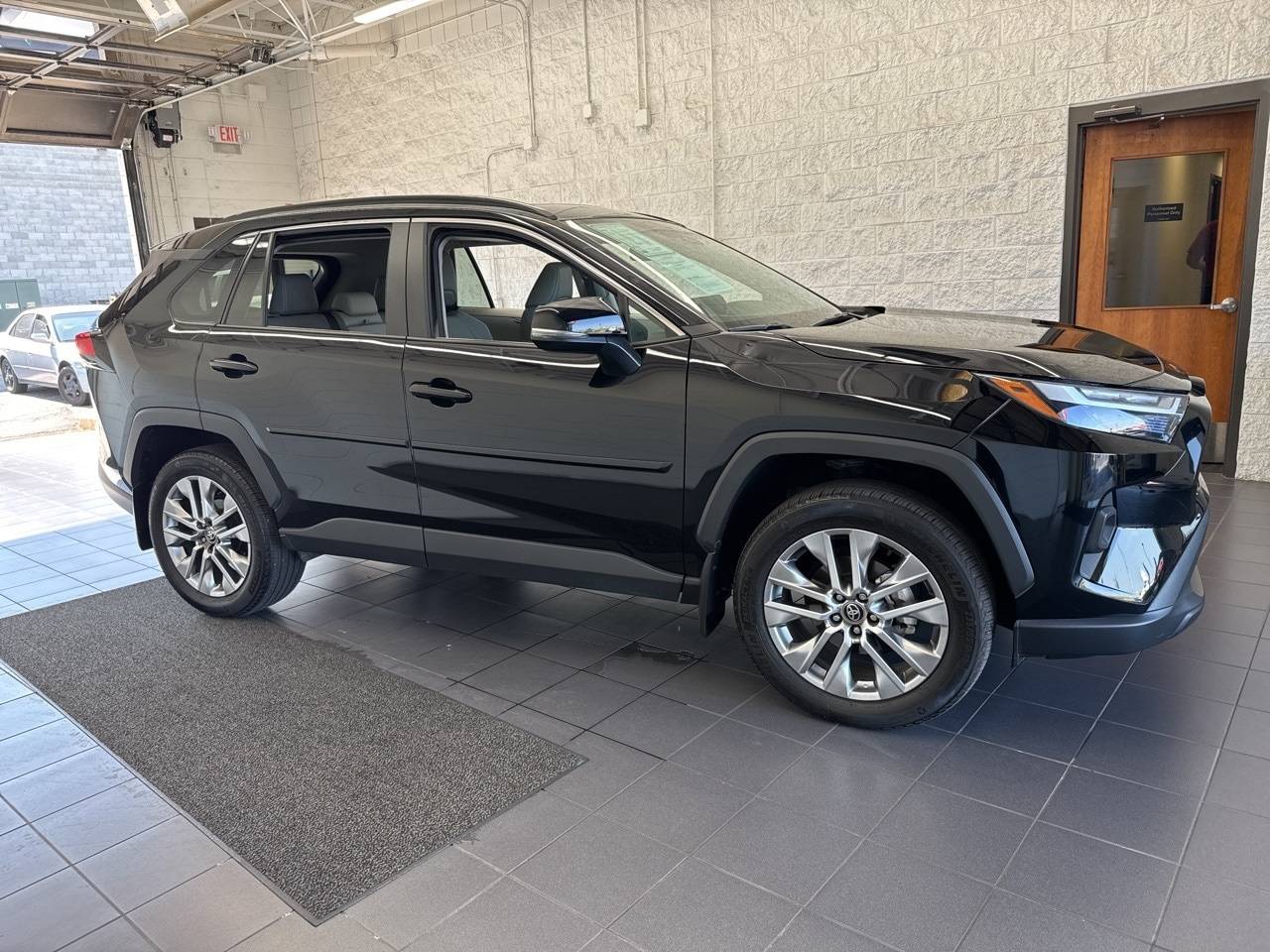 2024 Toyota RAV4 XLE Premium — SUV — 20,293 mi — Springfield, MO