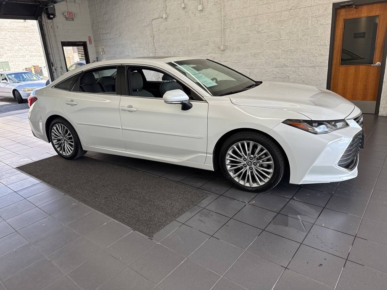 2019 Toyota Avalon Limited — Sedan — 53,036 mi — Springfield, MO