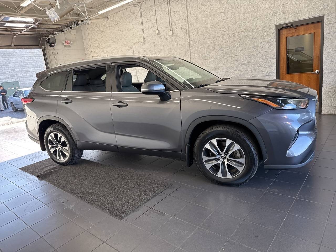 2022 Toyota Highlander XLE — SUV — 101,457 mi — Springfield, MO