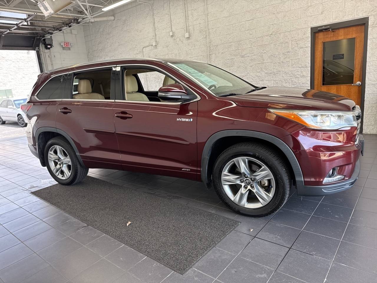 2016 Toyota Highlander Hybrid Limited — SUV — 106,597 mi — Springfield, MO