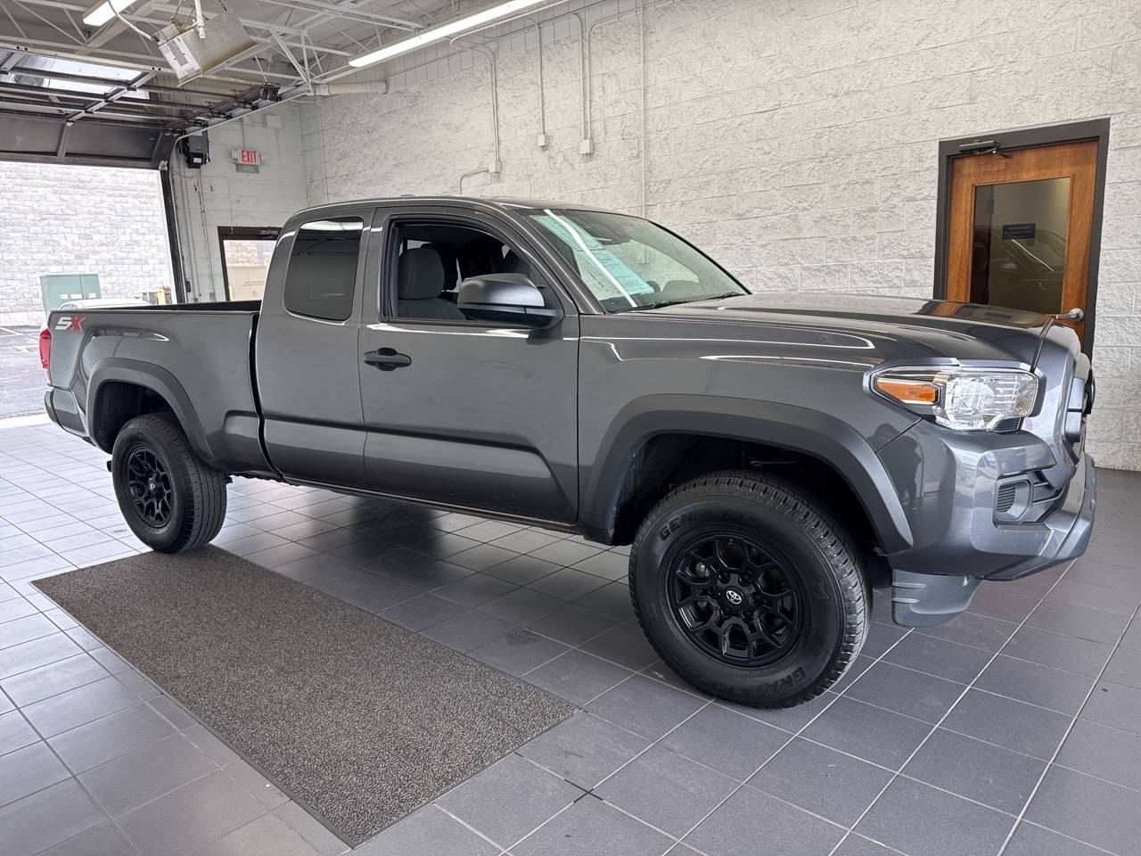 2020 Toyota Tacoma SR — Pickup Truck — 62,826 mi — Springfield, MO
