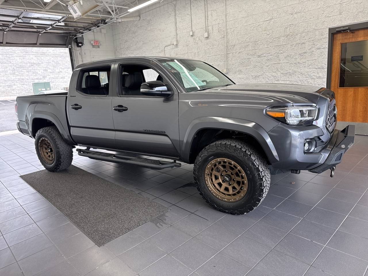2023 Toyota Tacoma Limited — Pickup Truck — 16,209 mi — Springfield, MO