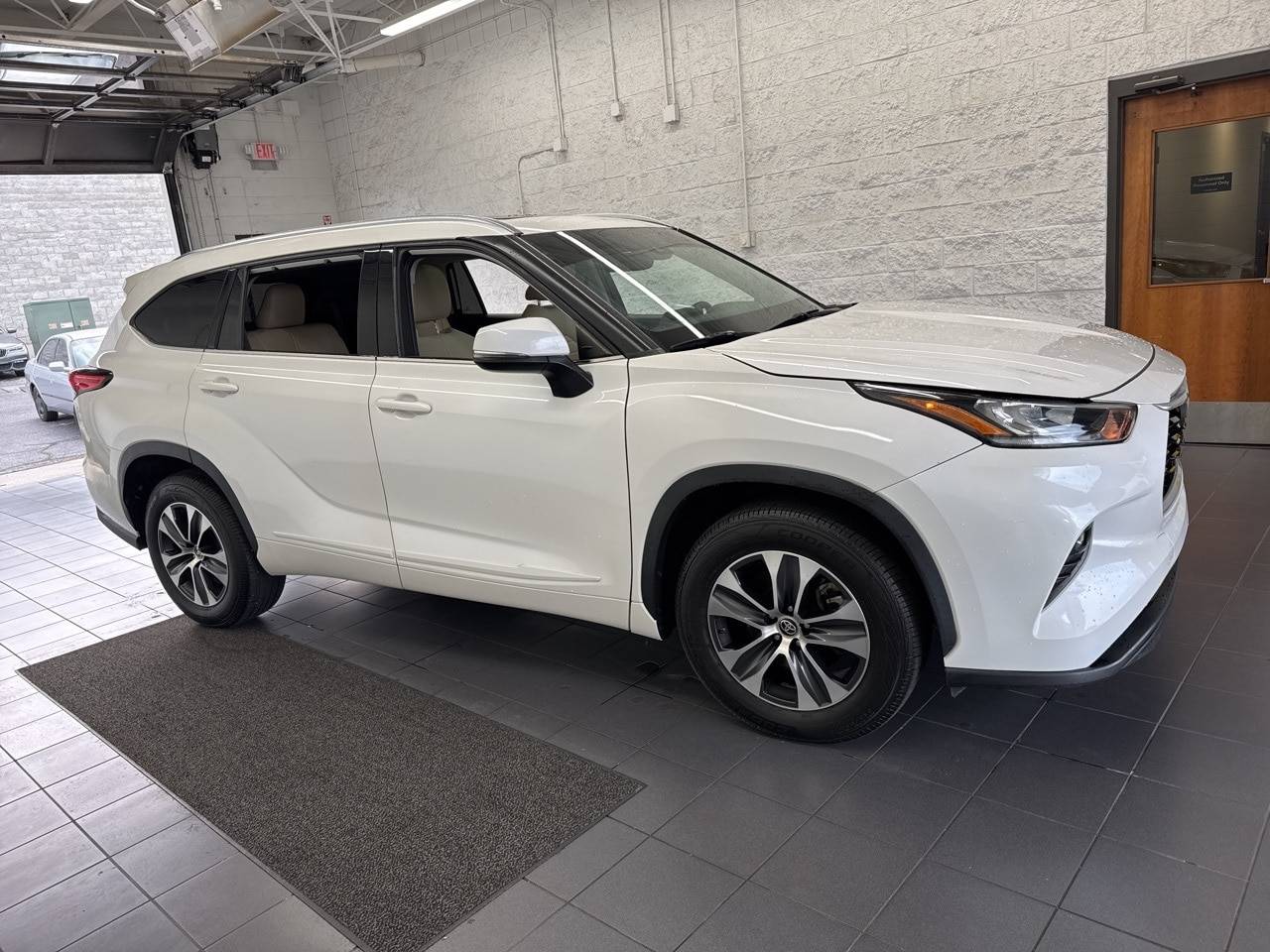 2020 Toyota Highlander XLE — SUV — 124,731 mi — Springfield, MO