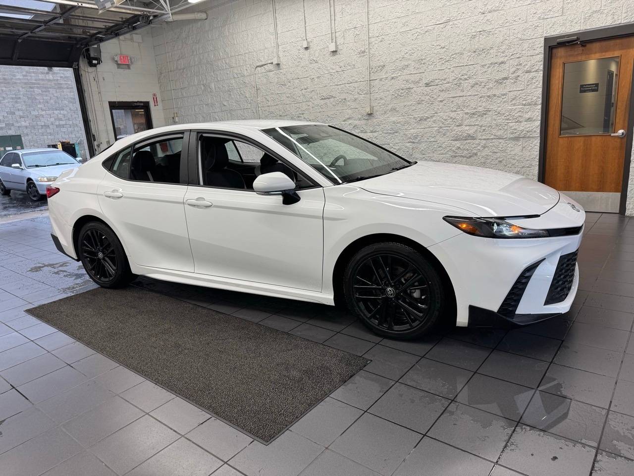 2025 Toyota Camry Hybrid SE — Sedan — 44,500 mi — Springfield, MO