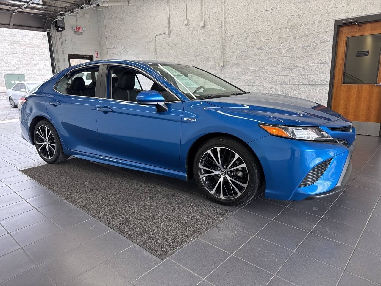 2020 Toyota Camry Hybrid SE — Sedan — 88,804 mi — Springfield, MO