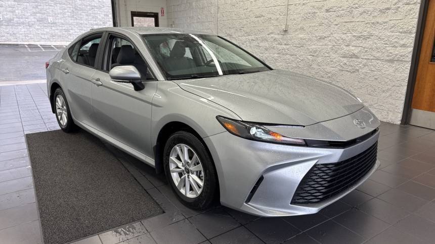 2025 Toyota Camry Hybrid LE — Sedan — 326 mi — Springfield, MO