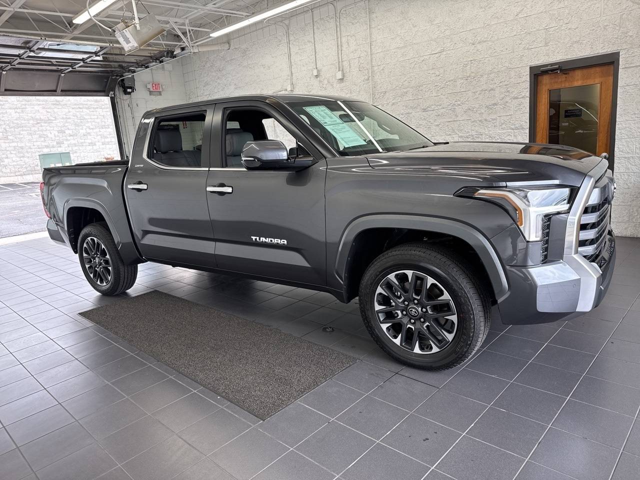 2025 Toyota Tundra Limited — Pickup Truck — 98 mi — Springfield, MO