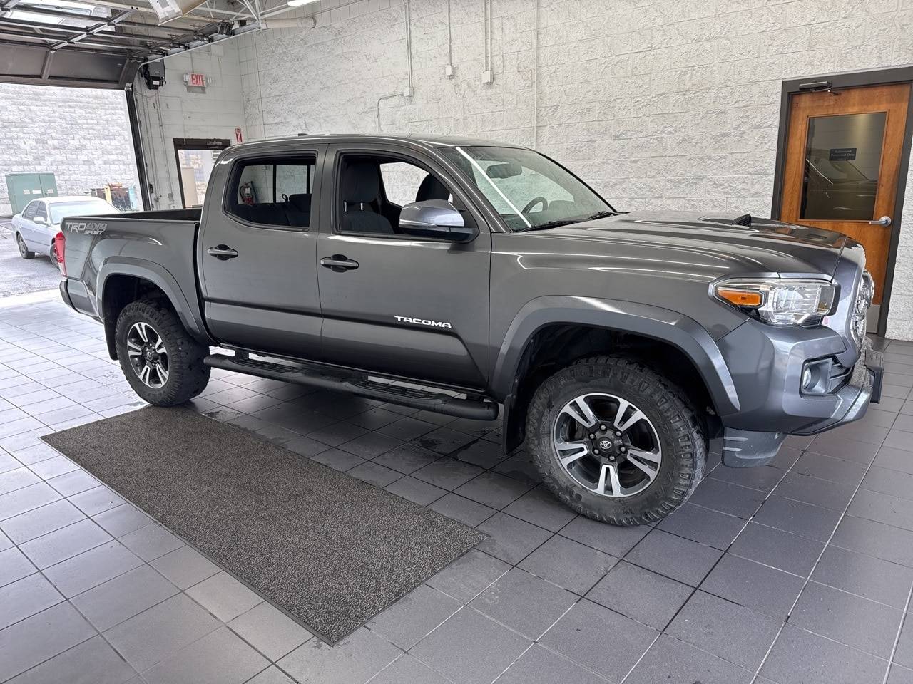 2017 Toyota Tacoma TRD Sport — Pickup Truck — 104,171 mi — Springfield, MO