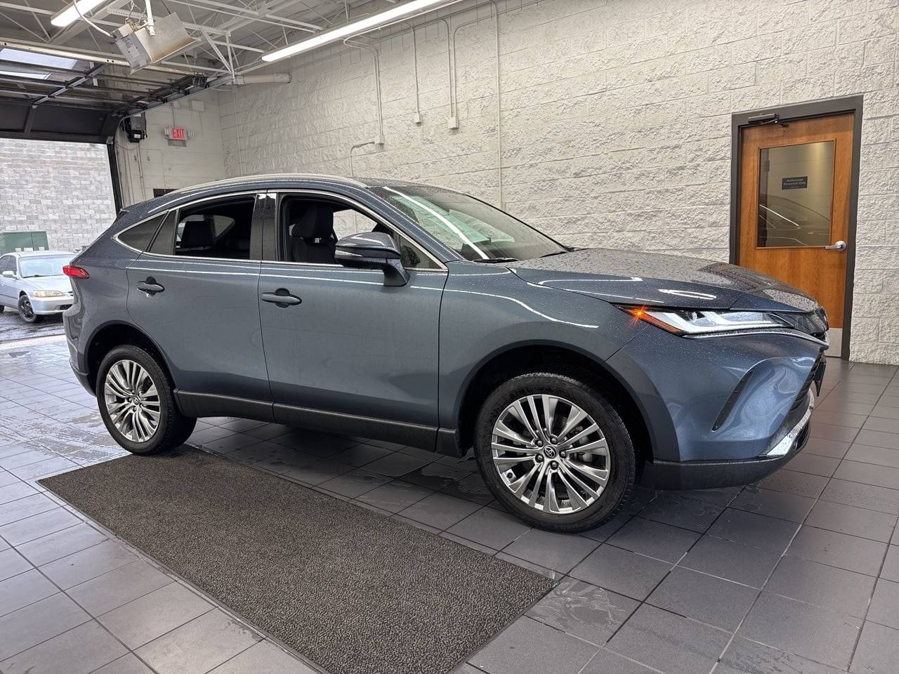 2023 Toyota Venza XLE — SUV — 68,043 mi — Springfield, MO