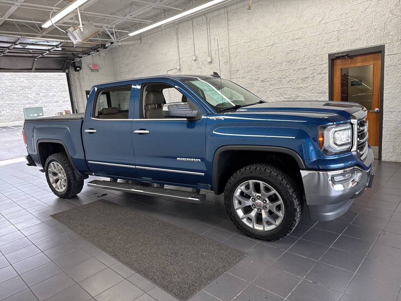 2018 GMC Sierra 1500 SLT — Pickup Truck — 128,748 mi — Springfield, MO
