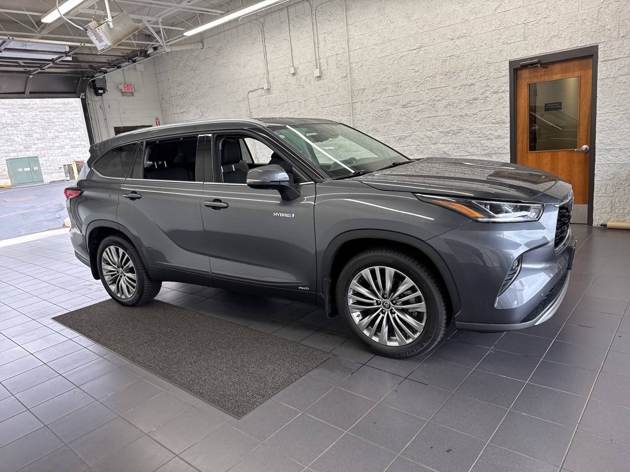 2021 Toyota Highlander Hybrid Platinum — SUV — 67,396 mi — Springfield, MO