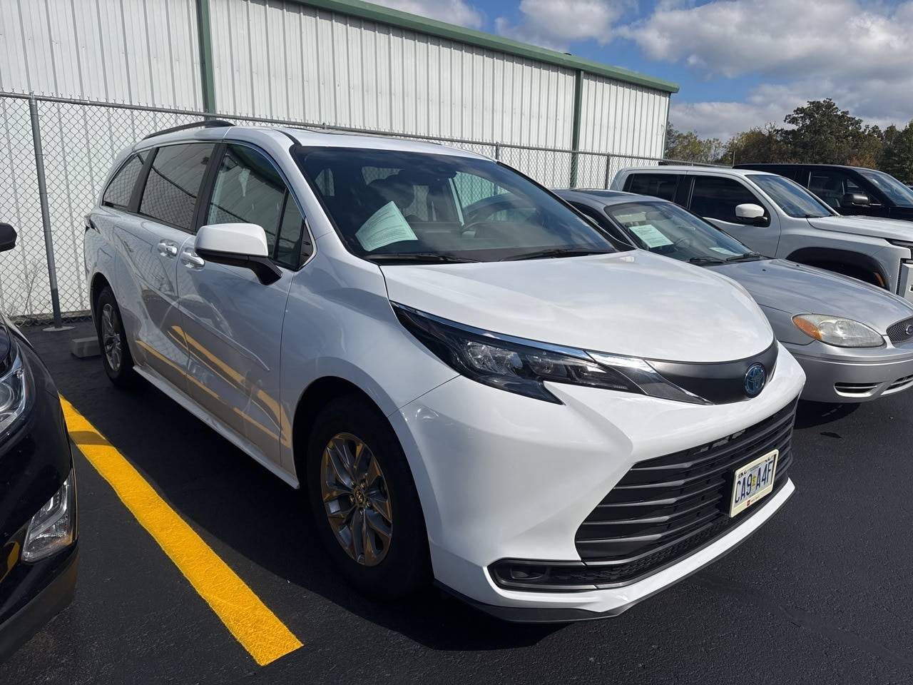 2025 Toyota Sienna LE — Minivan — 30,103 mi — Springfield, MO