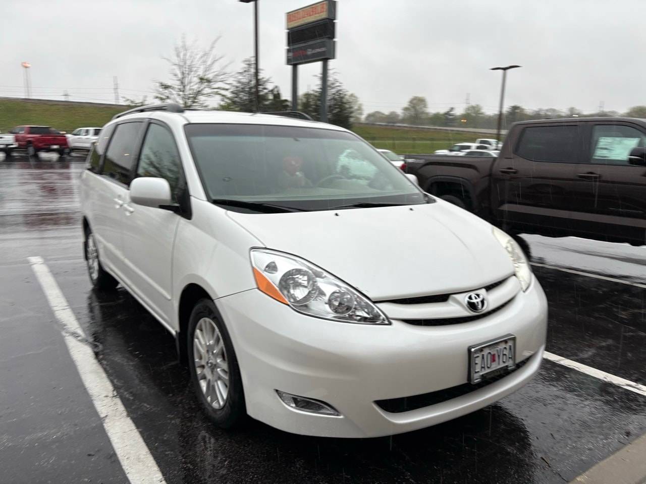 2007 Toyota Sienna XLE — Minivan — 98,016 mi — Springfield, MO
