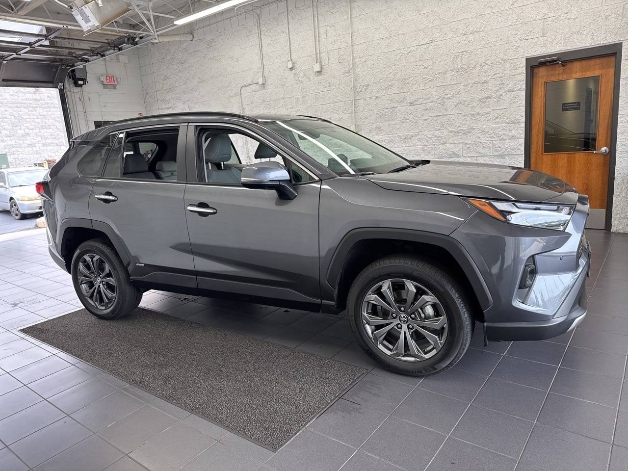 2024 Toyota RAV4 Hybrid Limited — SUV — 25,661 mi — Springfield, MO