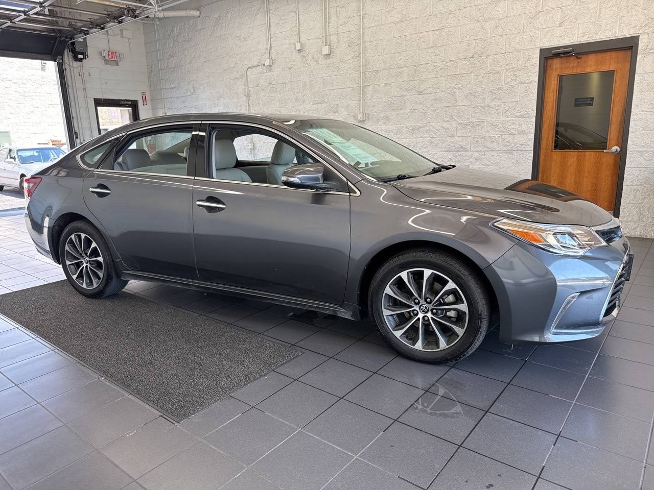 2016 Toyota Avalon XLE Premium — Sedan — 58,066 mi — Springfield, MO