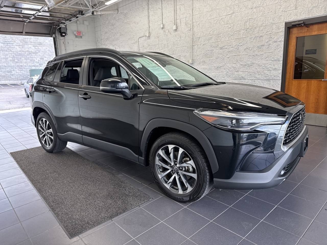 2022 Toyota Corolla Cross XLE — SUV — 33,059 mi — Springfield, MO