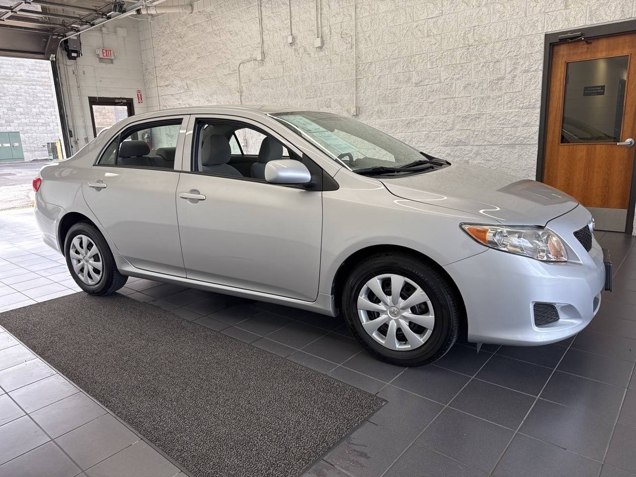 2010 Toyota Corolla LE — Sedan — 43,896 mi — Springfield, MO