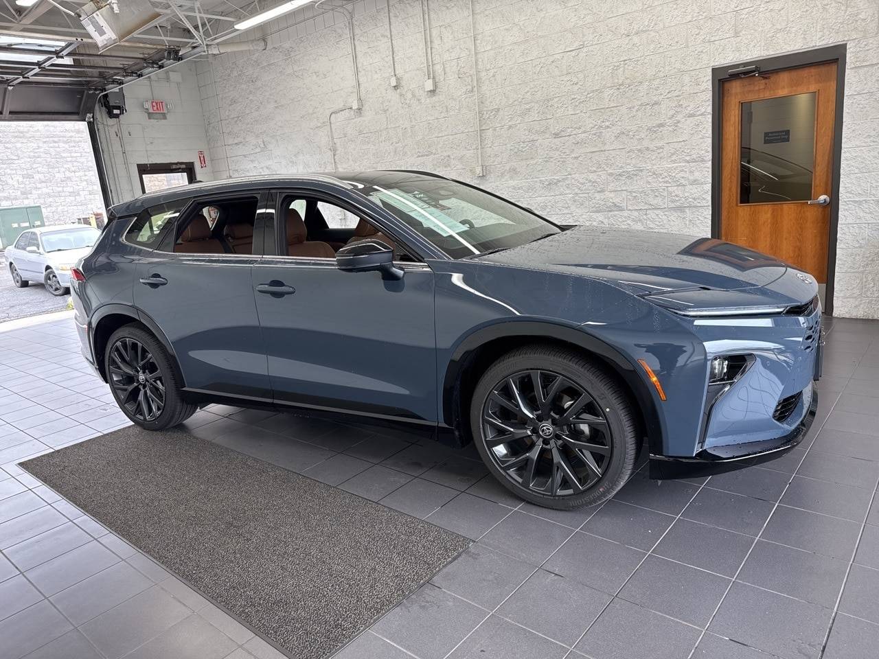 2025 Toyota Crown Signia Limited — SUV — 3,072 mi — Springfield, MO