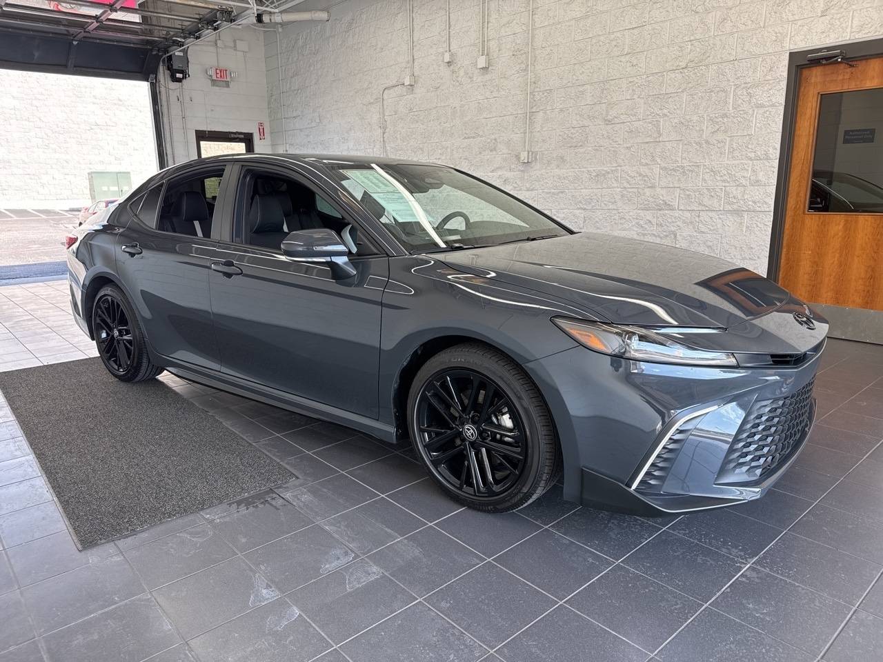 2025 Toyota Camry SE — Sedan — 3,619 mi — Springfield, MO