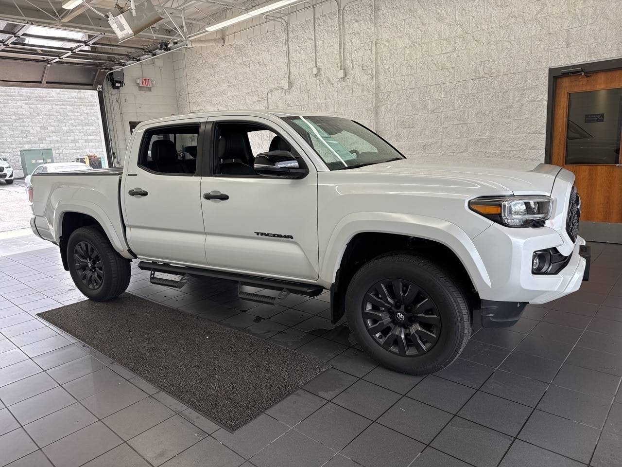 2023 Toyota Tacoma Limited — Pickup Truck — 41,437 mi — Springfield, MO