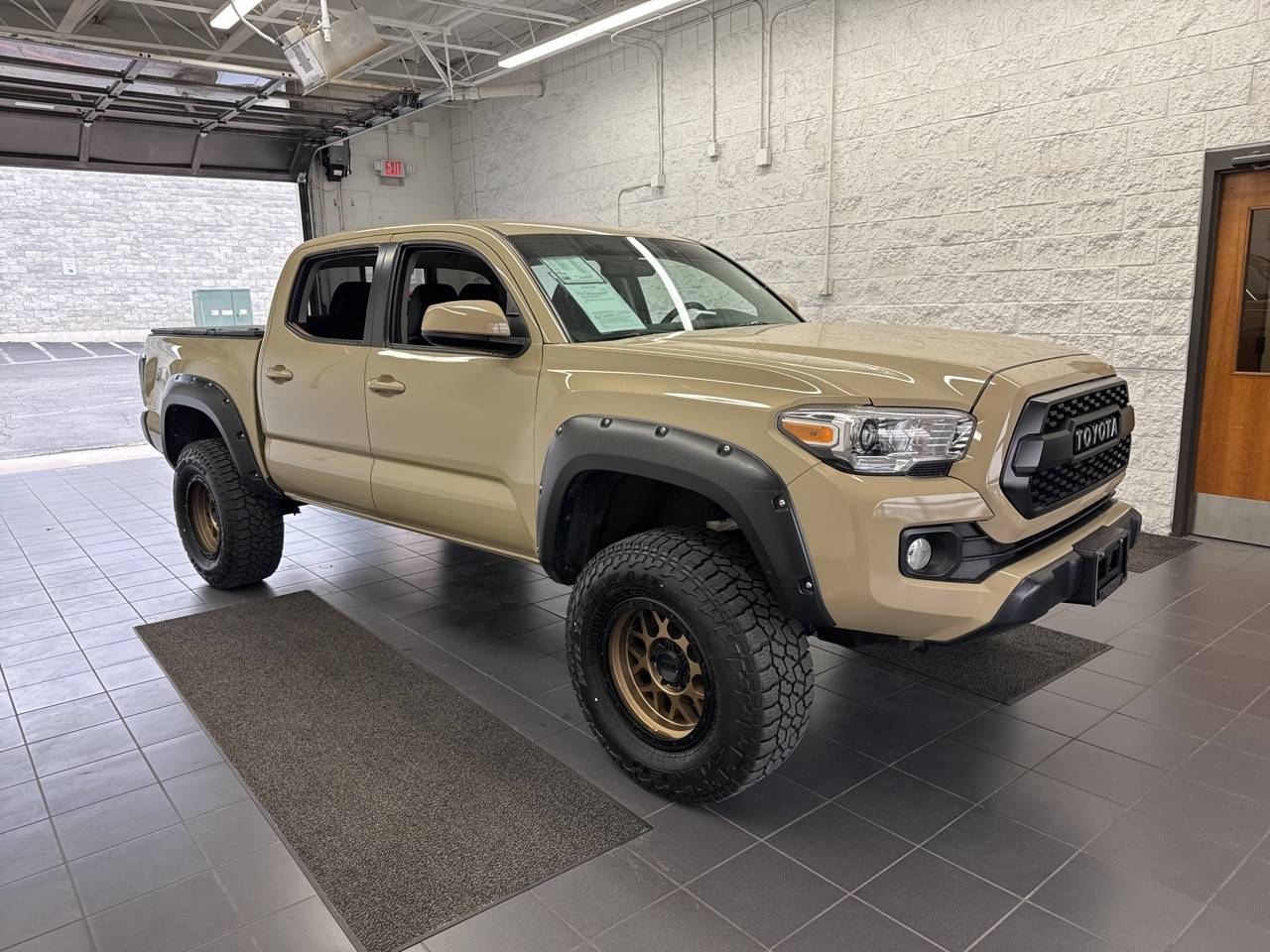 2017 Toyota Tacoma SR5 — Pickup Truck — 91,707 mi — Springfield, MO