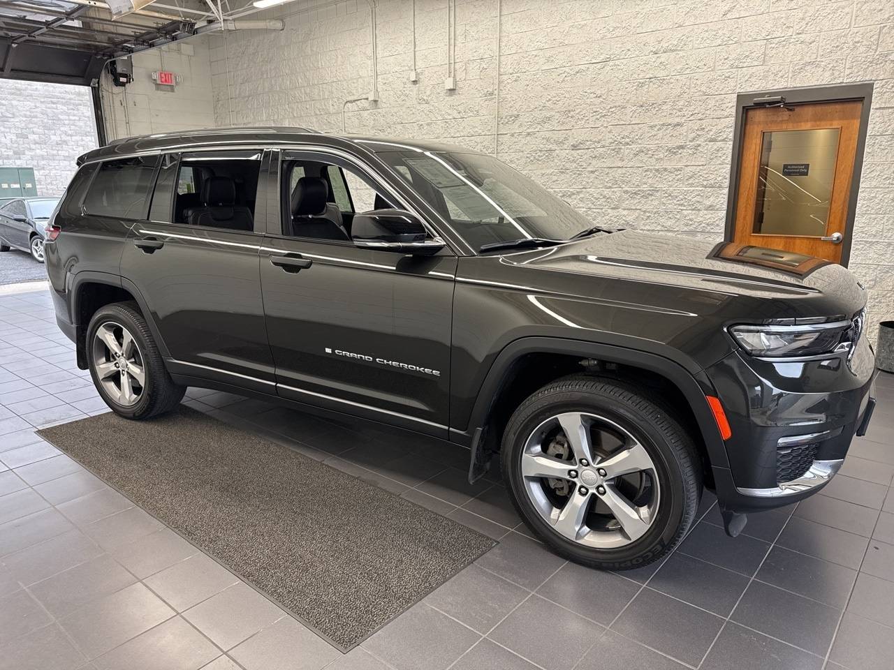 2022 Jeep Grand Cherokee Limited — SUV — 22,846 mi — Springfield, MO