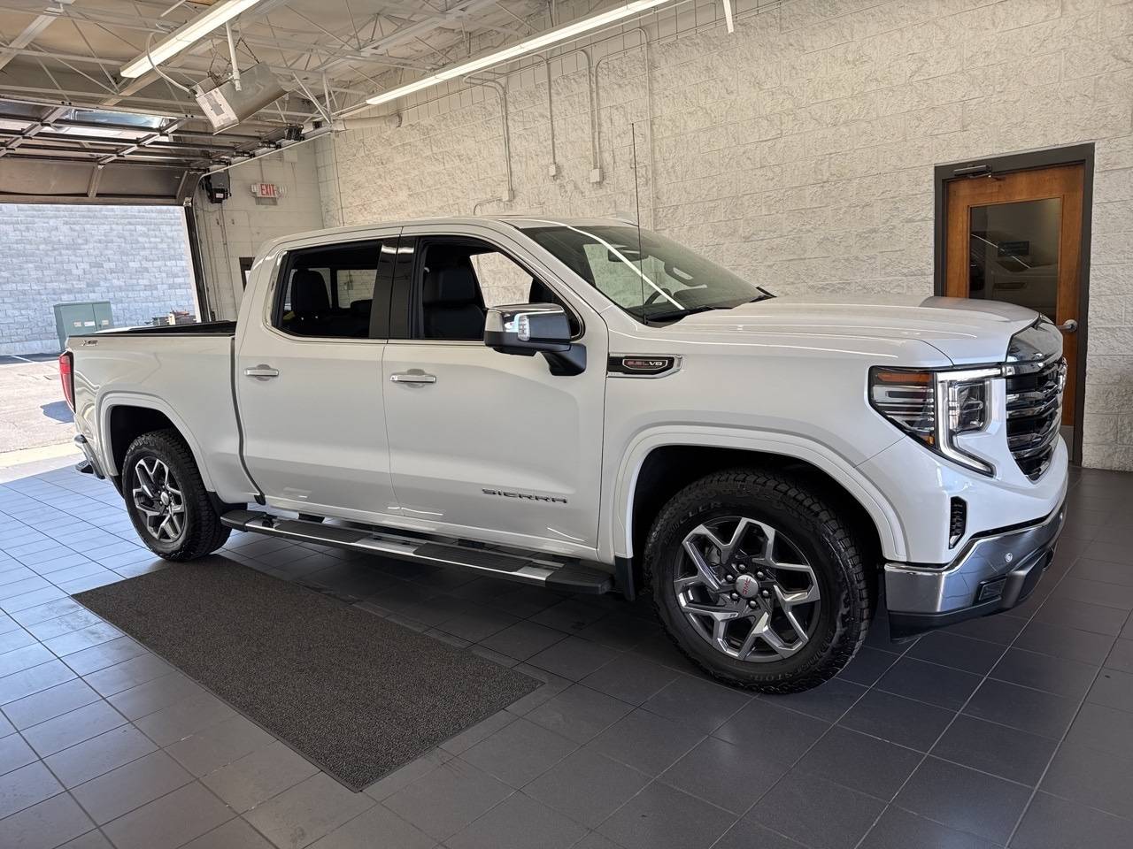 2022 GMC Sierra 1500 SLT — Pickup Truck — 13,272 mi — Springfield, MO
