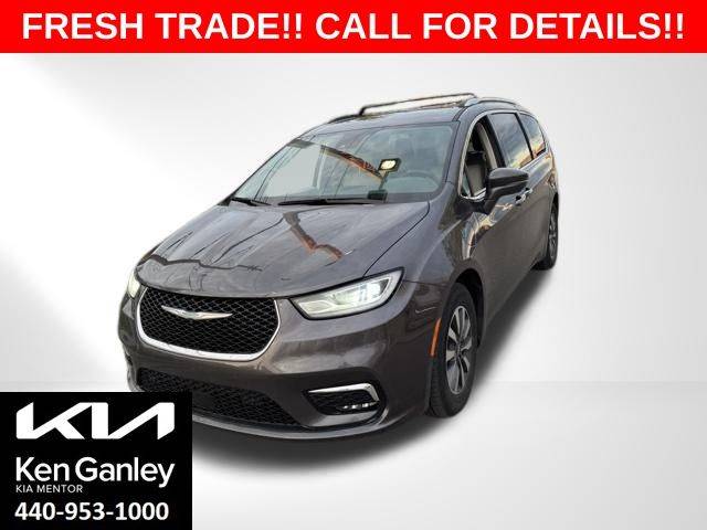 2021 Chrysler Pacifica Hybrid Touring L — Minivan — 85,782 mi — Mentor, OH