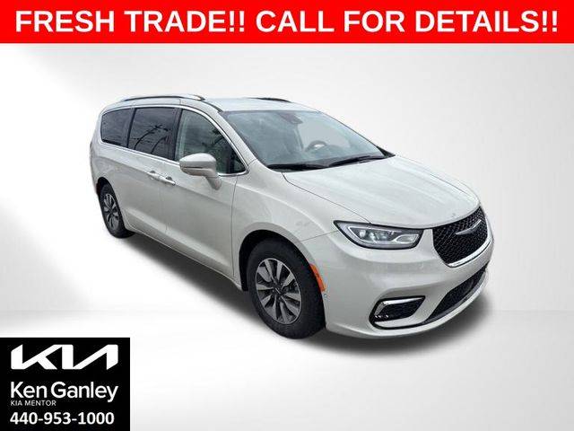 2021 Chrysler Pacifica Hybrid Touring L — Minivan — 34,221 mi — Mentor, OH