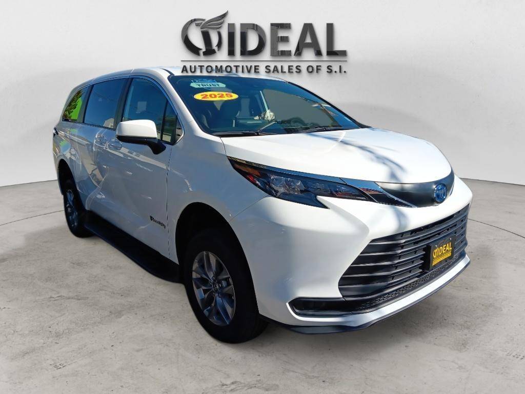 2025 Toyota Sienna LE — Minivan — 50 mi — Staten Island, NY