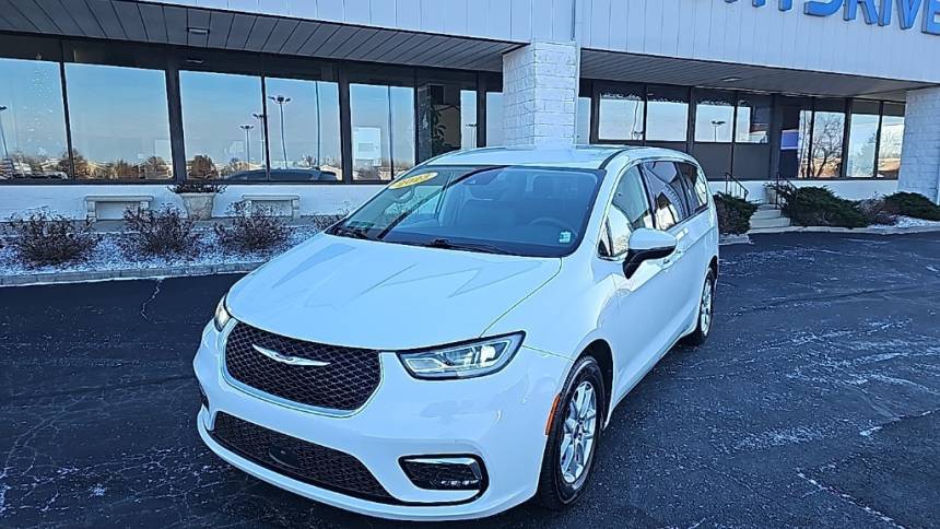 2023 Chrysler Pacifica Touring L — Minivan — 55,671 mi — Muncie, IN