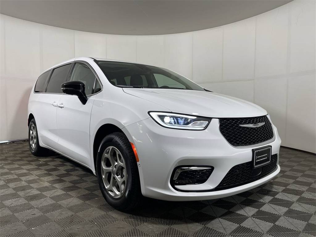 2024 Chrysler Pacifica Limited — Minivan — 2,400 mi — Bloomington, MN