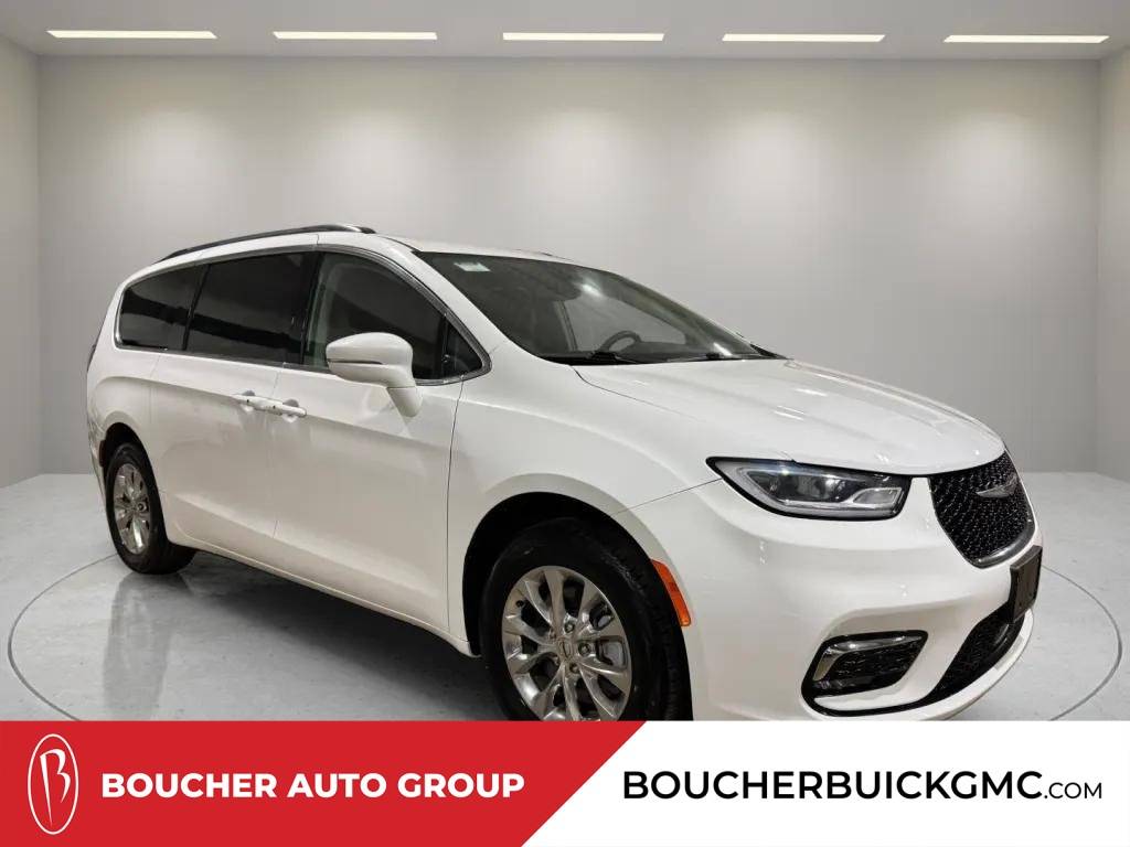 2022 Chrysler Pacifica Touring L — Minivan — 58,165 mi — Waukesha, WI