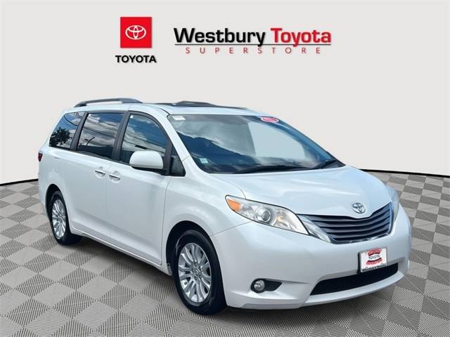 2017 Toyota Sienna XLE — Minivan — 137,942 mi — Westbury, NY