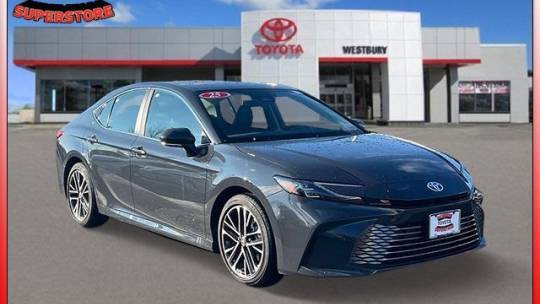 2025 Toyota Camry LE — Sedan — 3,265 mi — Westbury, NY