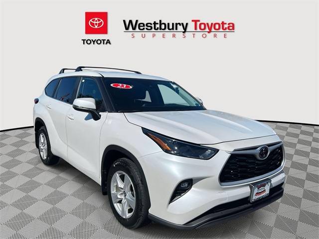 2023 Toyota Highlander LE — SUV — 23,489 mi — Westbury, NY