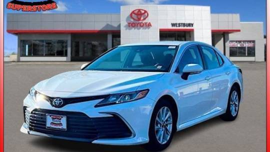 2021 Toyota Camry LE — Sedan — 10,976 mi — Westbury, NY