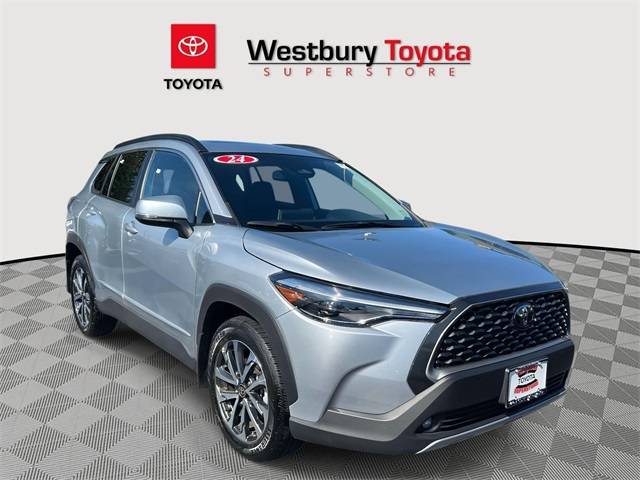 2024 Toyota Corolla Cross XLE — SUV — 4,928 mi — Westbury, NY
