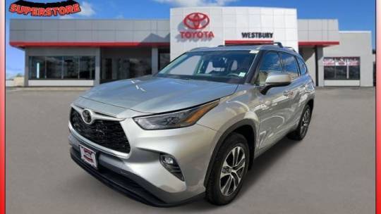 2022 Toyota Highlander XLE — SUV — 15,882 mi — Westbury, NY