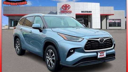 2021 Toyota Highlander XLE — SUV — 32,932 mi — Westbury, NY