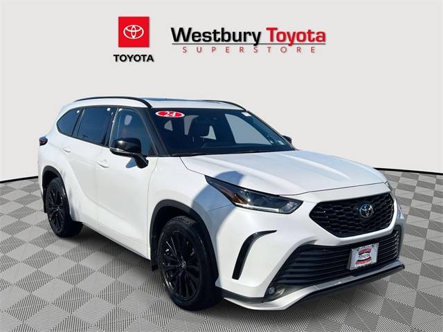 2024 Toyota Highlander LE — SUV — 24,424 mi — Westbury, NY
