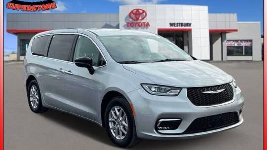 2024 Chrysler Pacifica Touring L — Minivan — 16,150 mi — Westbury, NY
