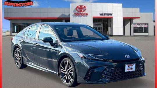 2025 Toyota Camry LE — Sedan — 2,205 mi — Westbury, NY