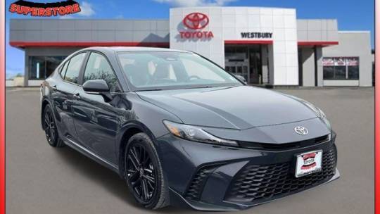 2025 Toyota Camry LE — Sedan — 4,671 mi — Westbury, NY