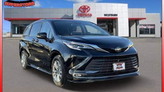 2022 Toyota Sienna Platinum — Minivan — 59,692 mi — Westbury, NY