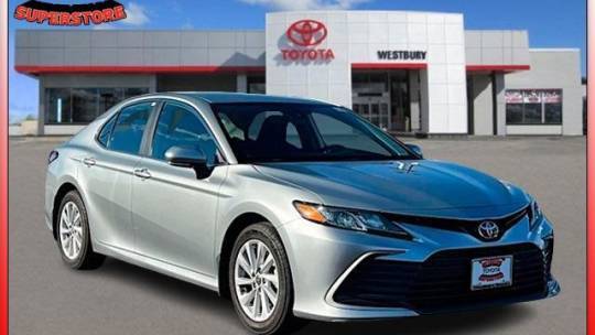 2021 Toyota Camry LE — Sedan — 25,804 mi — Westbury, NY
