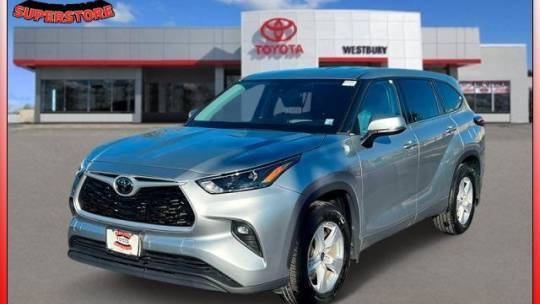 2022 Toyota Highlander LE — SUV — 18,169 mi — Westbury, NY